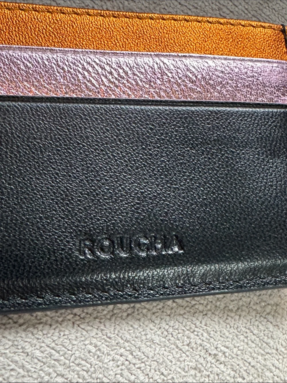 Roucha compact black
